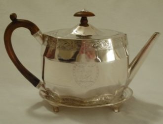 Small Calley family crest integrated with the double-dot pattern surrounding the lid