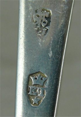 unidentified mark ET