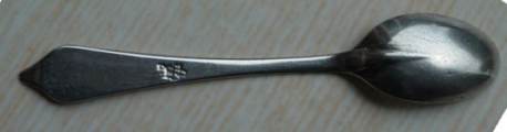 Snuff spoon with mark of Peter Harache II