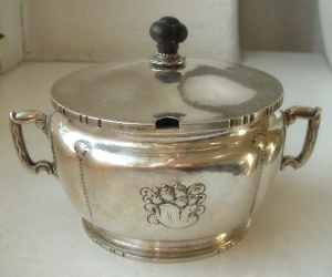 sugar bowl with the mark of Theodor Heiden