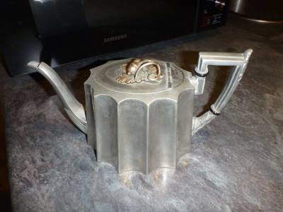Daniel & Arter silverplate teapot