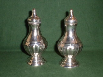  pair of pepper pots