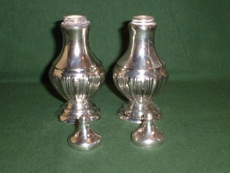  pair of pepper pots
