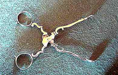 Scissors form of tea tongs first mentioned in a Warning Carriers  notice of 1726