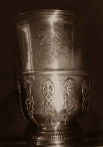Timbale  bordure de godrons, le corps appliqu de lambrequins par Franois Isaac BALDUC, SENS