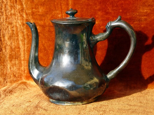 Teapot with the inscription Htel Metropole, produced by B.Bohrmann's successor August Grnebaum before 1881