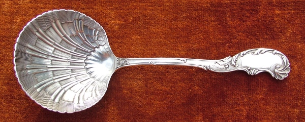 A strawberry spoon (22.4 cm long, silver-plated brass) made in Rocaille style in 1909