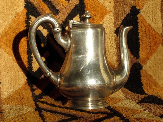 A small coffee-pot (12.3 cm high) made of silver-plated brass in 1913