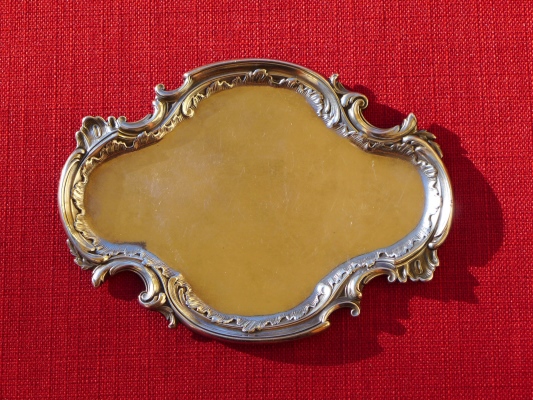 A silver-plated visit-card tray made of low-quality nickel silver in 1913