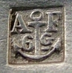 Mark for large/special pieces of cutlery manufactured using mtal extra-blanc as a base metal for silvering