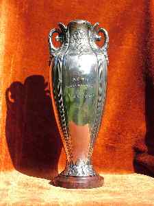 Gallia: Art Deco trophy vase, standing on a marble basement, model 5451, made c.1928