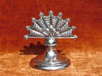 Szandrik: Silver-plated menu holder