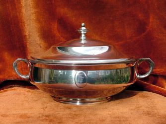 Wellner silver-plated 140 cl vegetable dish with the cover and the logo 'EE', produced in 1914