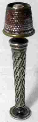18c silver 'short' compendium with steel tailor's thimble