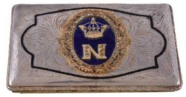 unidentified snuff box