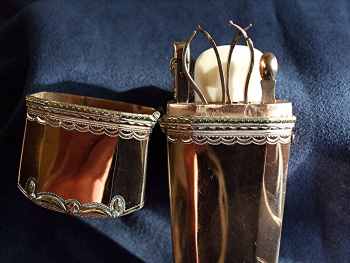 gold etui