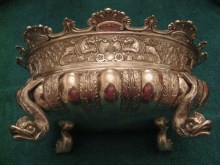 unmarked silver monteith