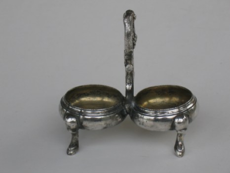 double saltcellar, in British style on four feet and handle in the middle