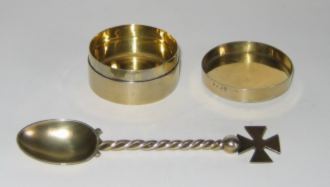 pyx and spoon