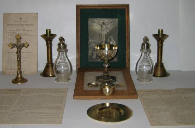 travelling Holy Communion set