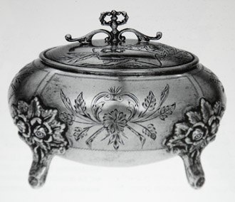 Sugar bowl dating from 1890s, by Izrael Szekamn