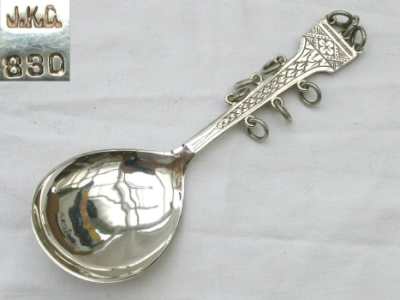 spoon with nine rings