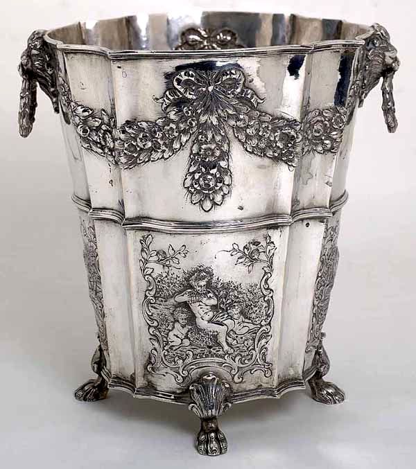 Wine cooler:
Georg Roth - Hanau,
c. 1890 Wine cooler:
Georg Roth - Hanau,
c. 1890