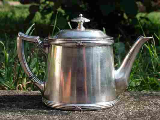 A high-quality silver-plated (Alpacca-Silber I) teapot, issued by BMF Arthur Krupp between 1909 and 1927 A high-quality silver-plated (Alpacca-Silber I) teapot, issued by BMF Arthur Krupp between 1909 and 1927