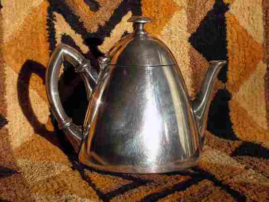 A high-quality silver-plated (Alpacca-Silber I) teapot, issued by BMF Arthur Krupp between 1918 and 1927 A high-quality silver-plated (Alpacca-Silber I) teapot, issued by BMF Arthur Krupp between 1918 and 1927