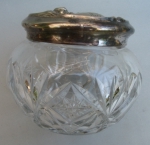 Webster Company - North Attleboro: crystal vase with silver cover