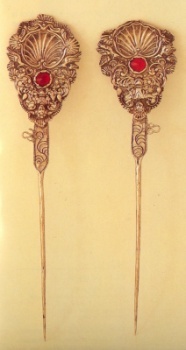 pair of silver topos